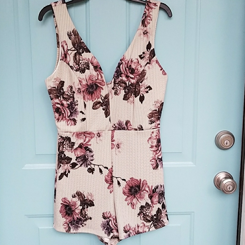 Floral Tan Herringbone Romper - Picture 3 of 6